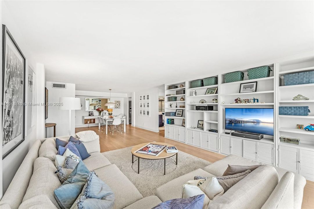 待售: $575,000 (2 贝兹, 2 浴室, 1400 平方英尺)