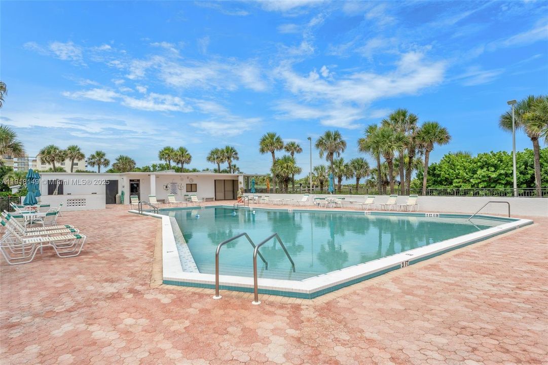 待售: $575,000 (2 贝兹, 2 浴室, 1400 平方英尺)