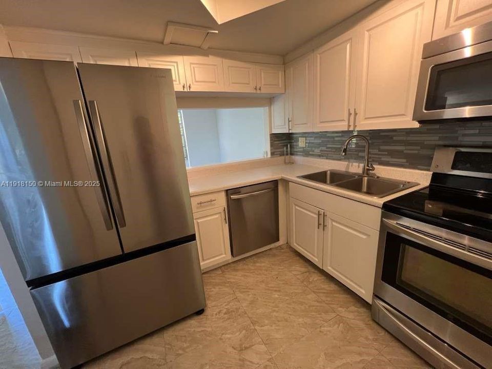 For Sale: $310,000 (2 beds, 1 baths, 1095 Square Feet)