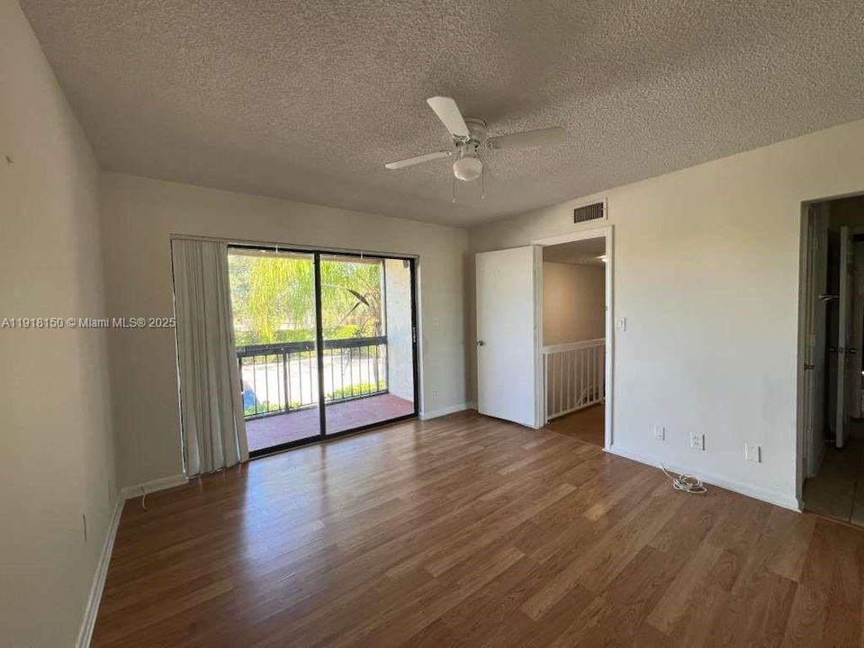 For Sale: $310,000 (2 beds, 1 baths, 1095 Square Feet)