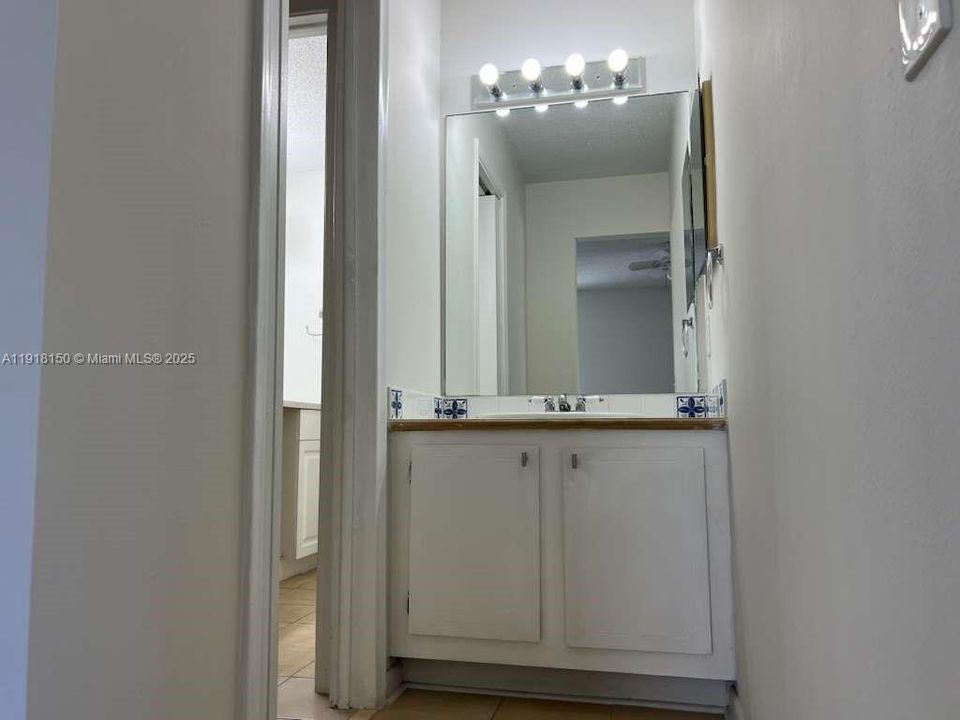 For Sale: $310,000 (2 beds, 1 baths, 1095 Square Feet)