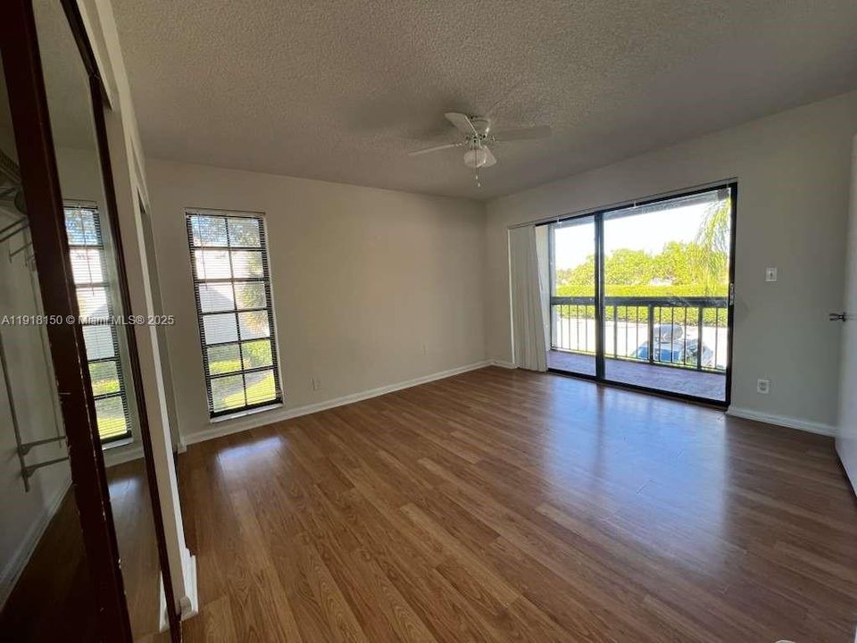 For Sale: $310,000 (2 beds, 1 baths, 1095 Square Feet)