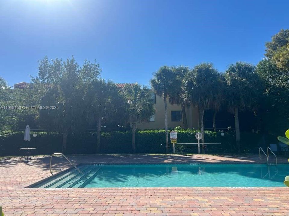 For Sale: $310,000 (2 beds, 1 baths, 1095 Square Feet)