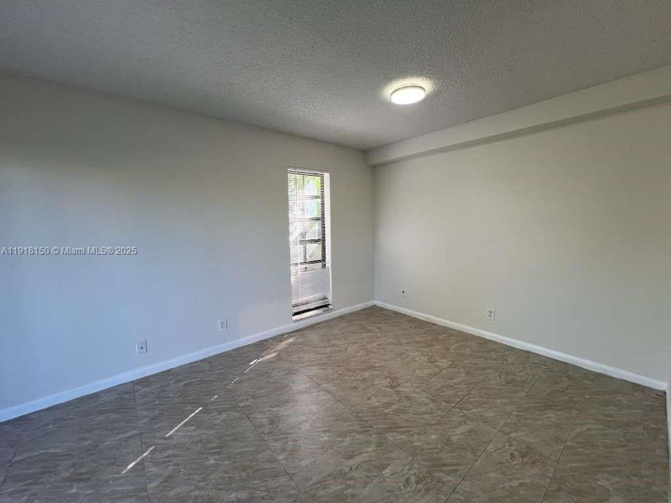 For Sale: $310,000 (2 beds, 1 baths, 1095 Square Feet)