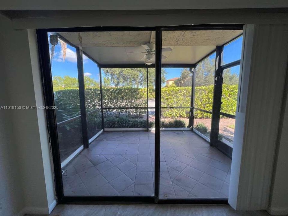 For Sale: $310,000 (2 beds, 1 baths, 1095 Square Feet)