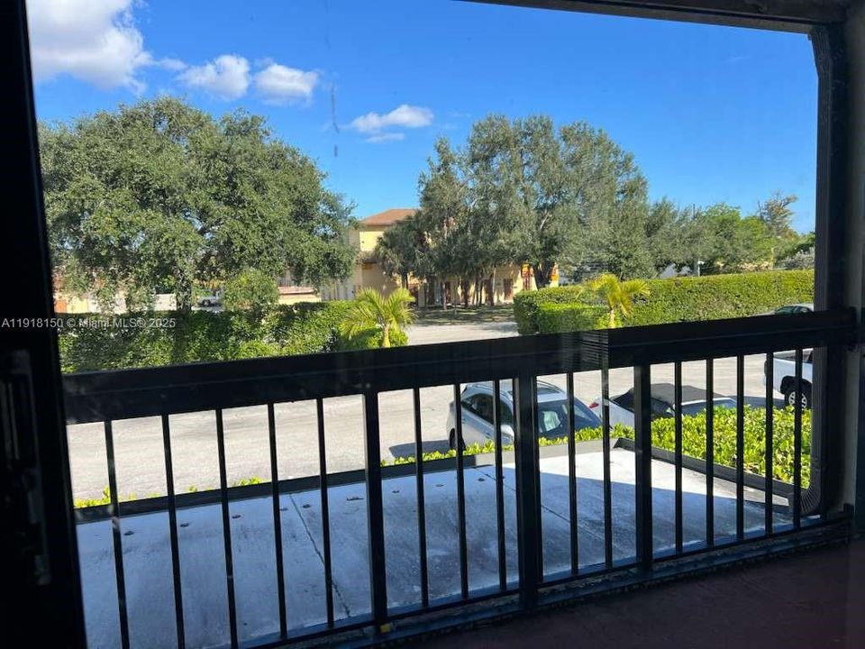 For Sale: $310,000 (2 beds, 1 baths, 1095 Square Feet)