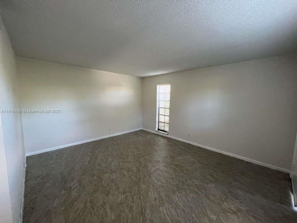 For Sale: $310,000 (2 beds, 1 baths, 1095 Square Feet)