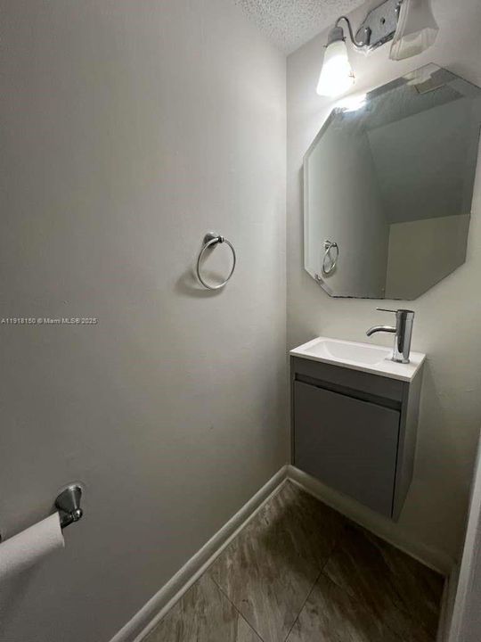 For Sale: $310,000 (2 beds, 1 baths, 1095 Square Feet)
