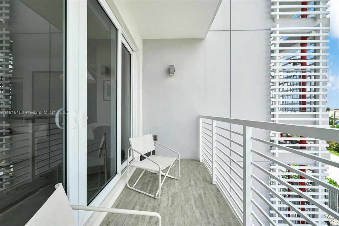 For Rent: $4,990 (2 beds, 2 baths, 1213 Square Feet)