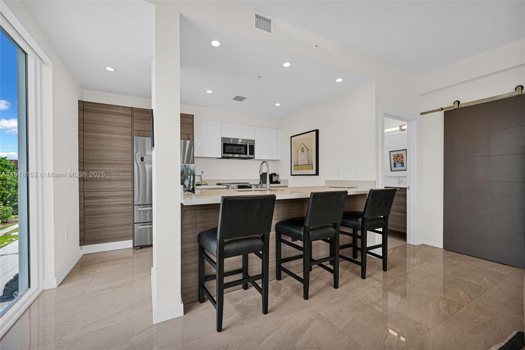 For Rent: $4,990 (2 beds, 2 baths, 1213 Square Feet)