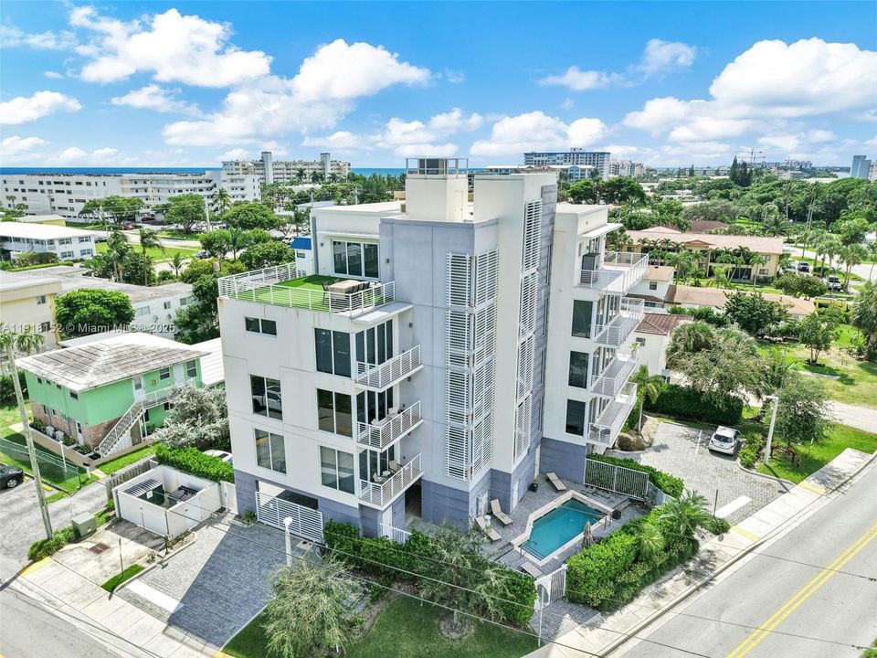 For Rent: $4,990 (2 beds, 2 baths, 1213 Square Feet)