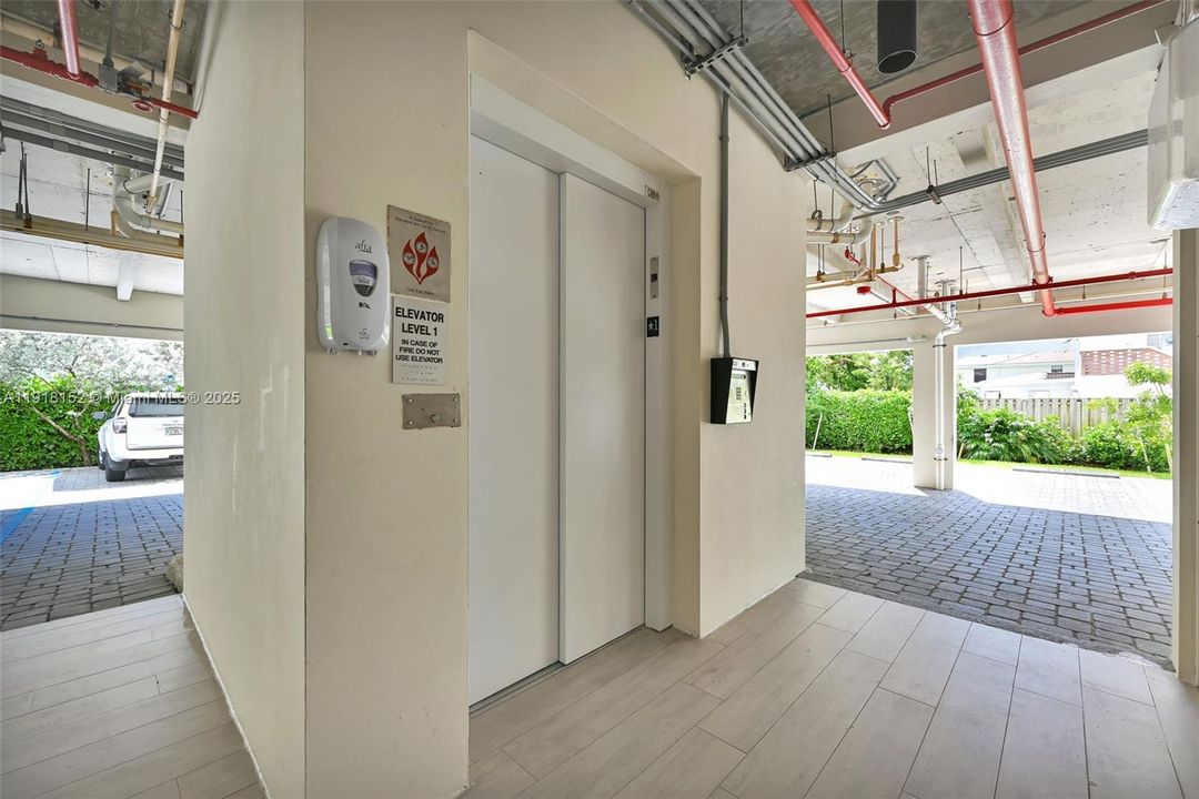 For Rent: $4,990 (2 beds, 2 baths, 1213 Square Feet)