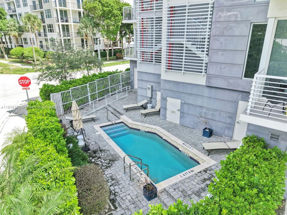 For Rent: $4,990 (2 beds, 2 baths, 1213 Square Feet)