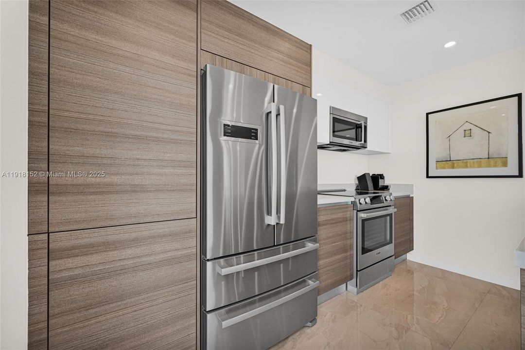 For Rent: $4,990 (2 beds, 2 baths, 1213 Square Feet)