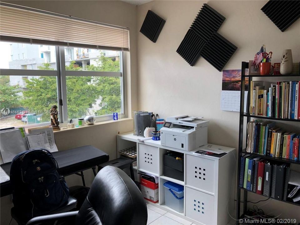 For Sale: $275,000 (2 beds, 2 baths, 852 Square Feet)