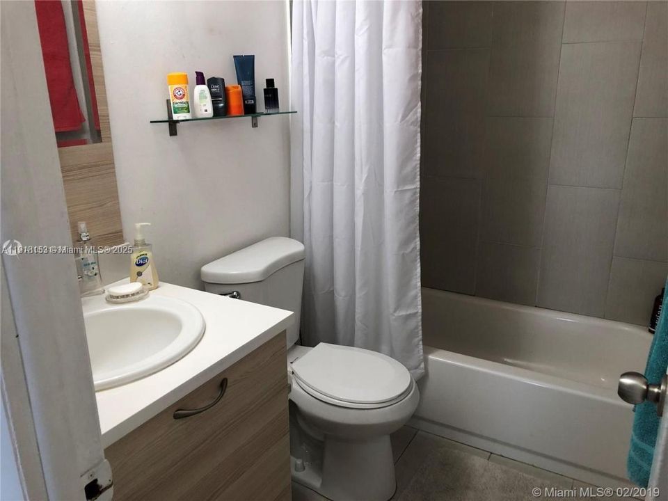 For Sale: $275,000 (2 beds, 2 baths, 852 Square Feet)