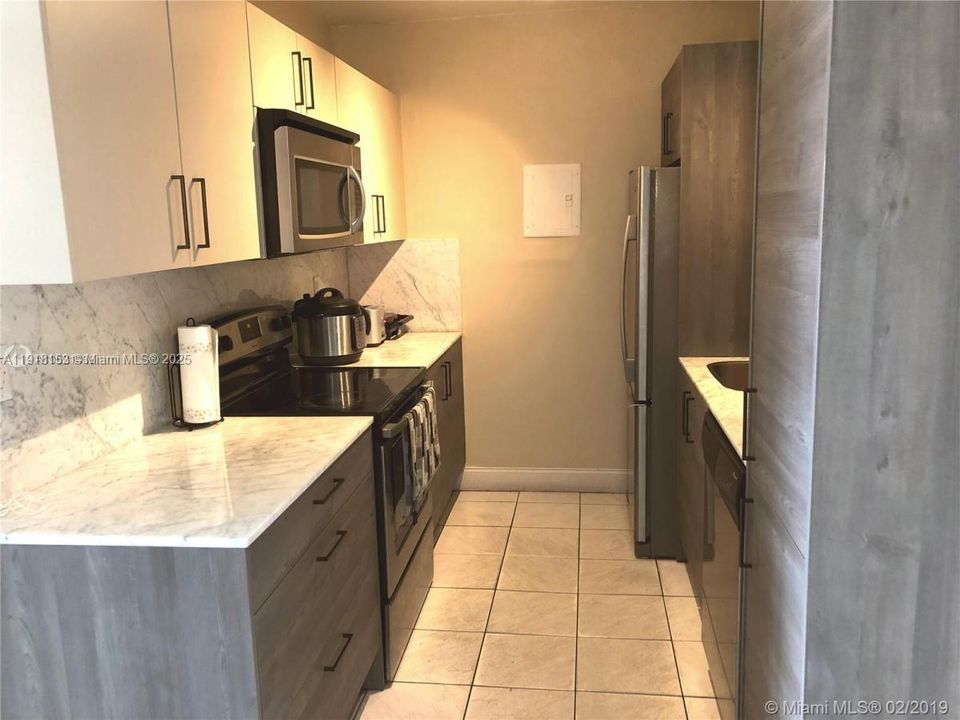For Sale: $275,000 (2 beds, 2 baths, 852 Square Feet)