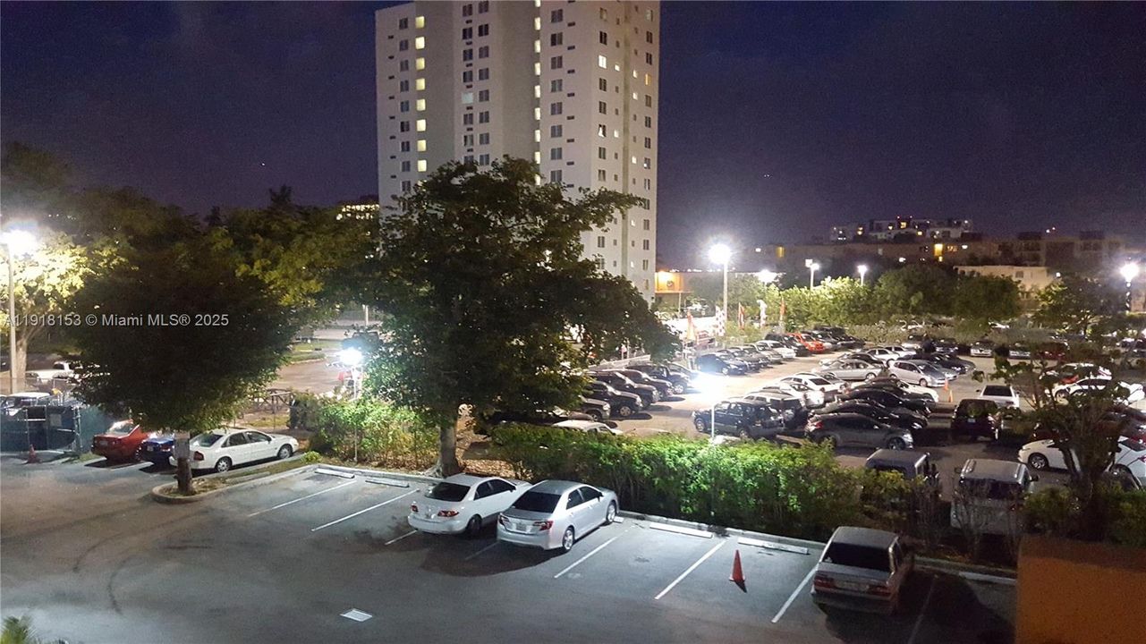 For Sale: $275,000 (2 beds, 2 baths, 852 Square Feet)