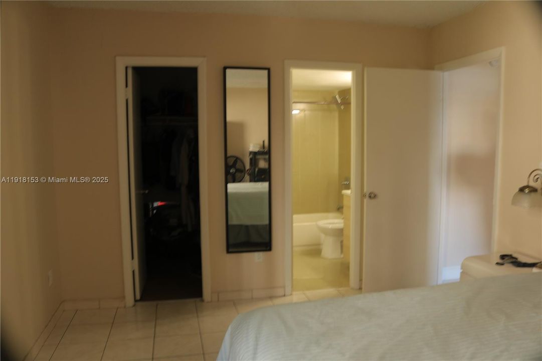 For Sale: $275,000 (2 beds, 2 baths, 852 Square Feet)