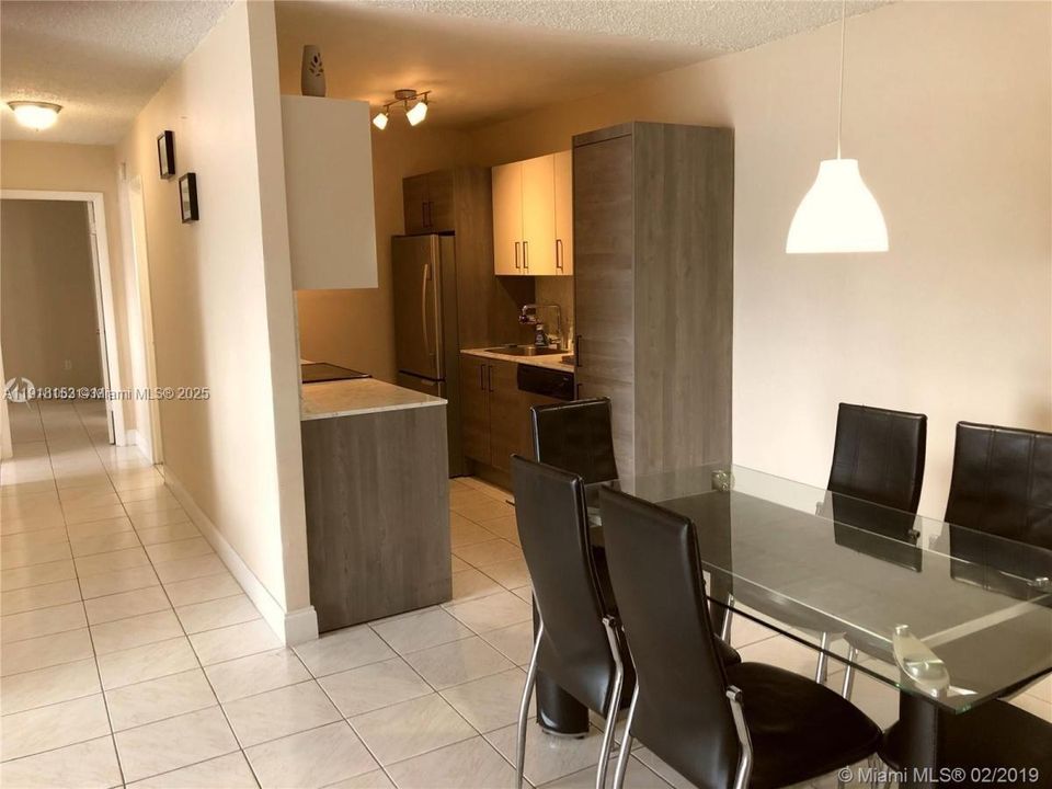 For Sale: $275,000 (2 beds, 2 baths, 852 Square Feet)