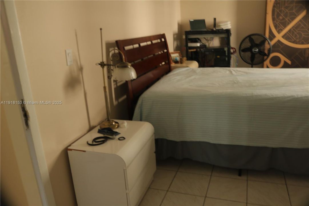 For Sale: $275,000 (2 beds, 2 baths, 852 Square Feet)