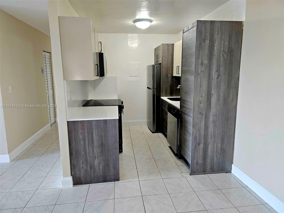 For Sale: $275,000 (2 beds, 2 baths, 852 Square Feet)