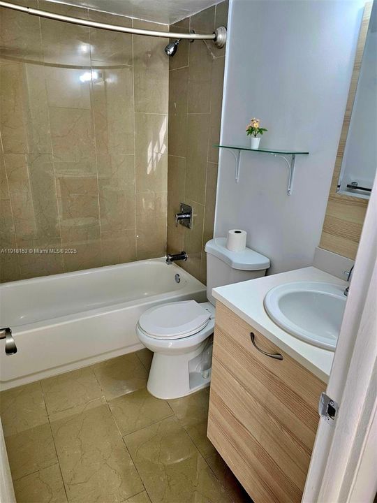 For Sale: $275,000 (2 beds, 2 baths, 852 Square Feet)