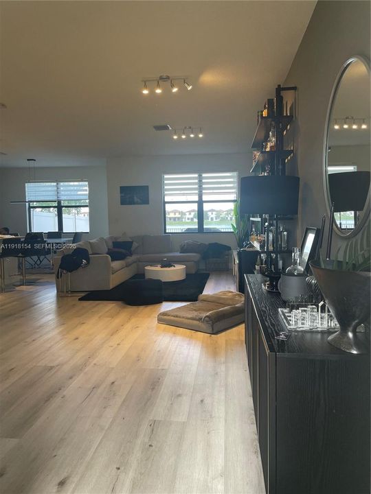 На продажу: $565,000 (3 спален, 2 ванн, 1583 Квадратных фут)