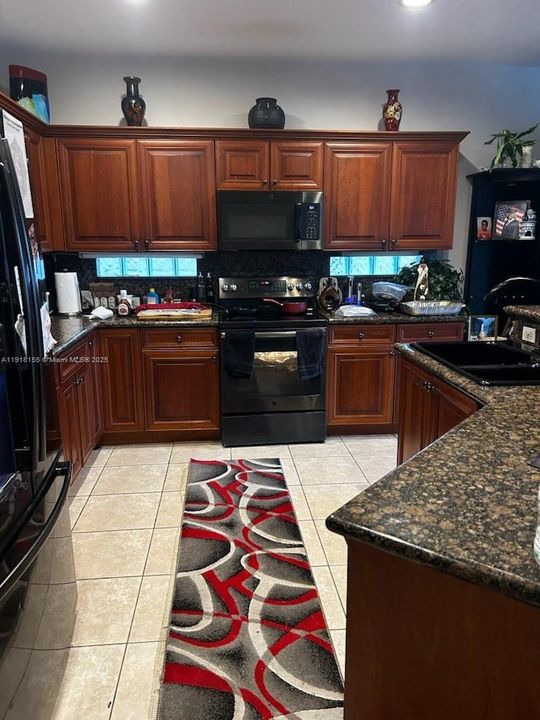 待售: $920,000 (6 贝兹, 4 浴室, 3446 平方英尺)