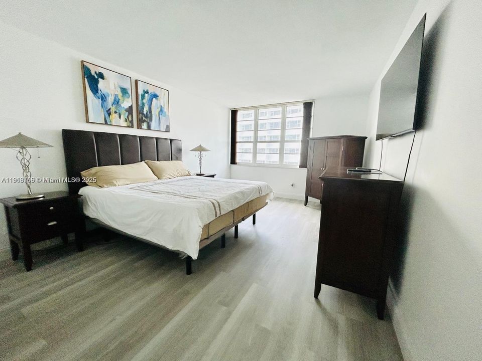 For Sale: $479,900 (1 beds, 1 baths, 675 Square Feet)