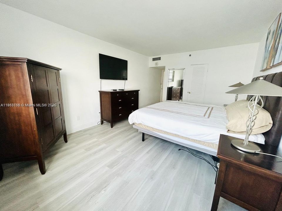 For Sale: $479,900 (1 beds, 1 baths, 675 Square Feet)