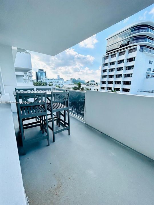 For Sale: $479,900 (1 beds, 1 baths, 675 Square Feet)