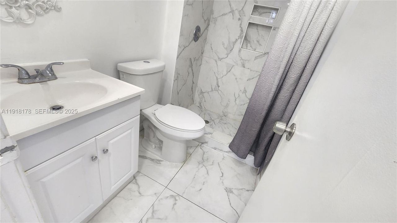 В аренду: $1,800 (1 спален, 2 ванн, 861 Квадратных фут)