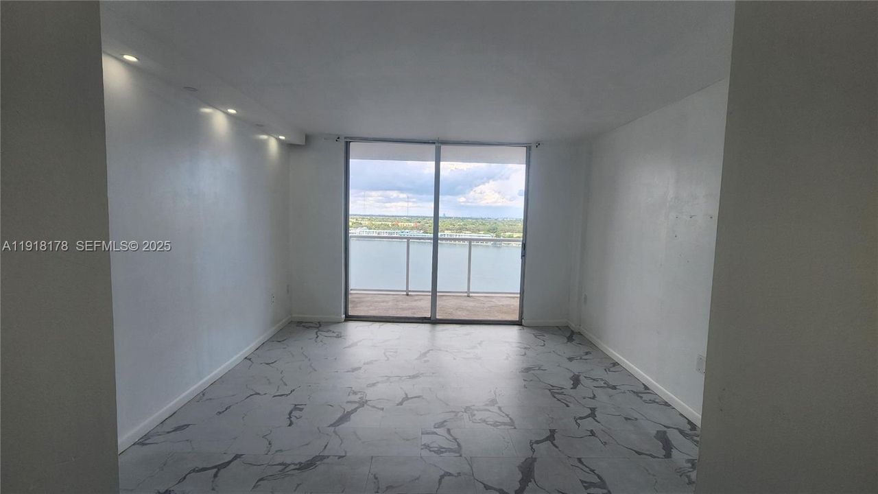 В аренду: $1,800 (1 спален, 2 ванн, 861 Квадратных фут)