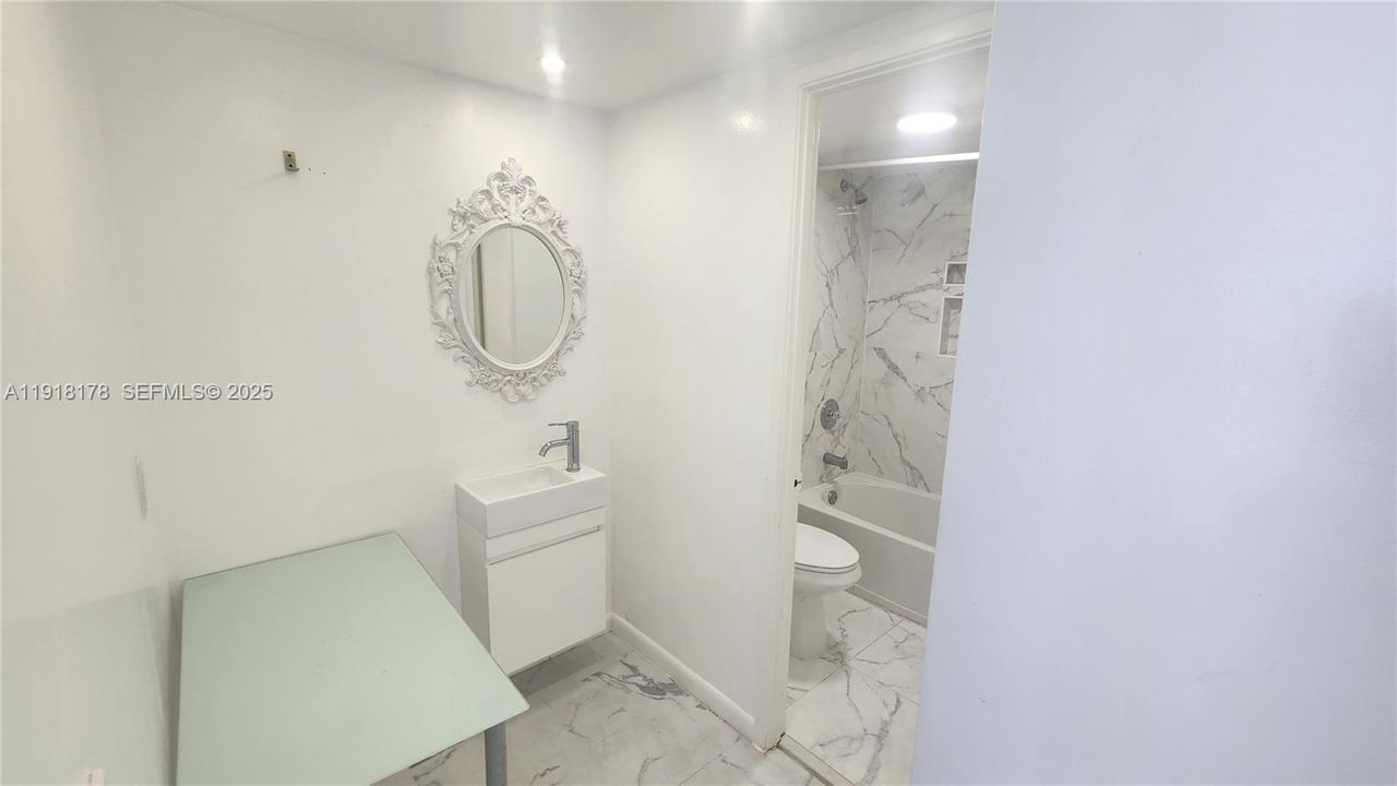 В аренду: $1,800 (1 спален, 2 ванн, 861 Квадратных фут)