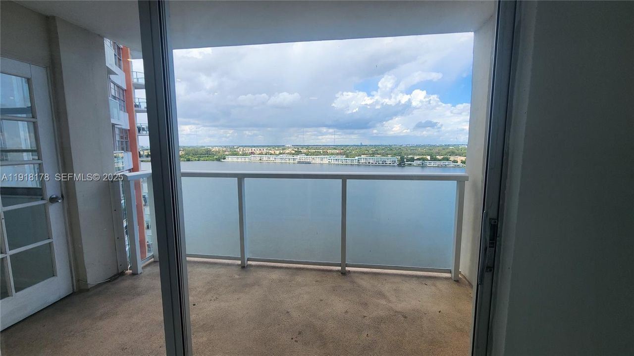 В аренду: $1,800 (1 спален, 2 ванн, 861 Квадратных фут)