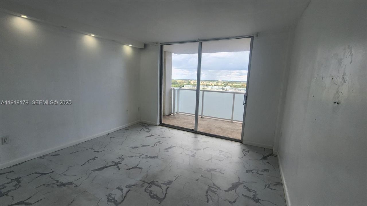 В аренду: $1,800 (1 спален, 2 ванн, 861 Квадратных фут)