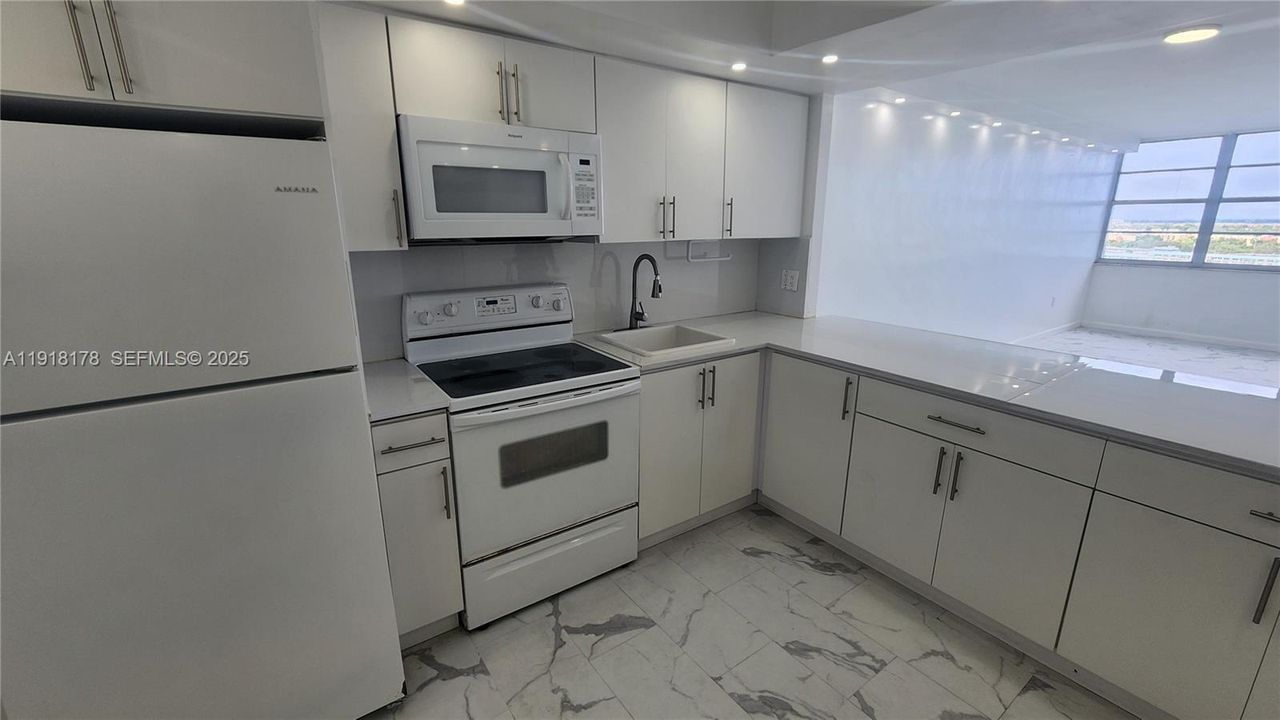 В аренду: $1,800 (1 спален, 2 ванн, 861 Квадратных фут)