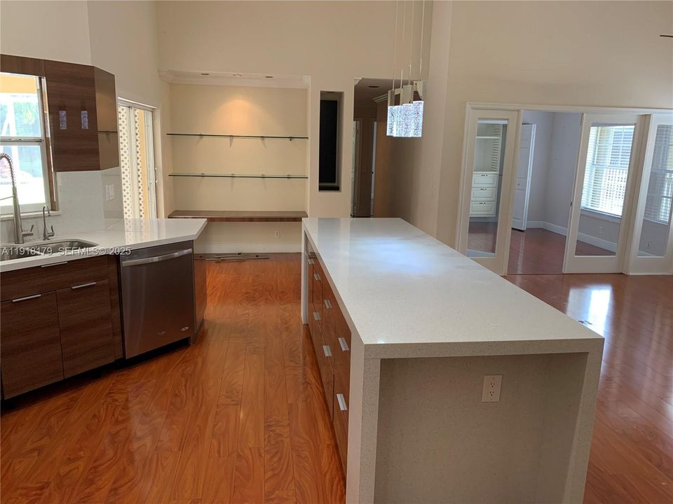 For Rent: $4,900 (4 beds, 2 baths, 2346 Square Feet)