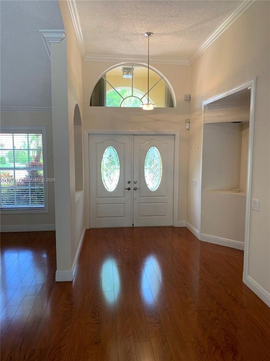 For Rent: $4,900 (4 beds, 2 baths, 2346 Square Feet)