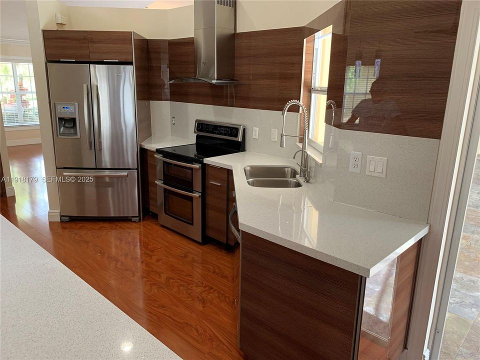 For Rent: $4,900 (4 beds, 2 baths, 2346 Square Feet)