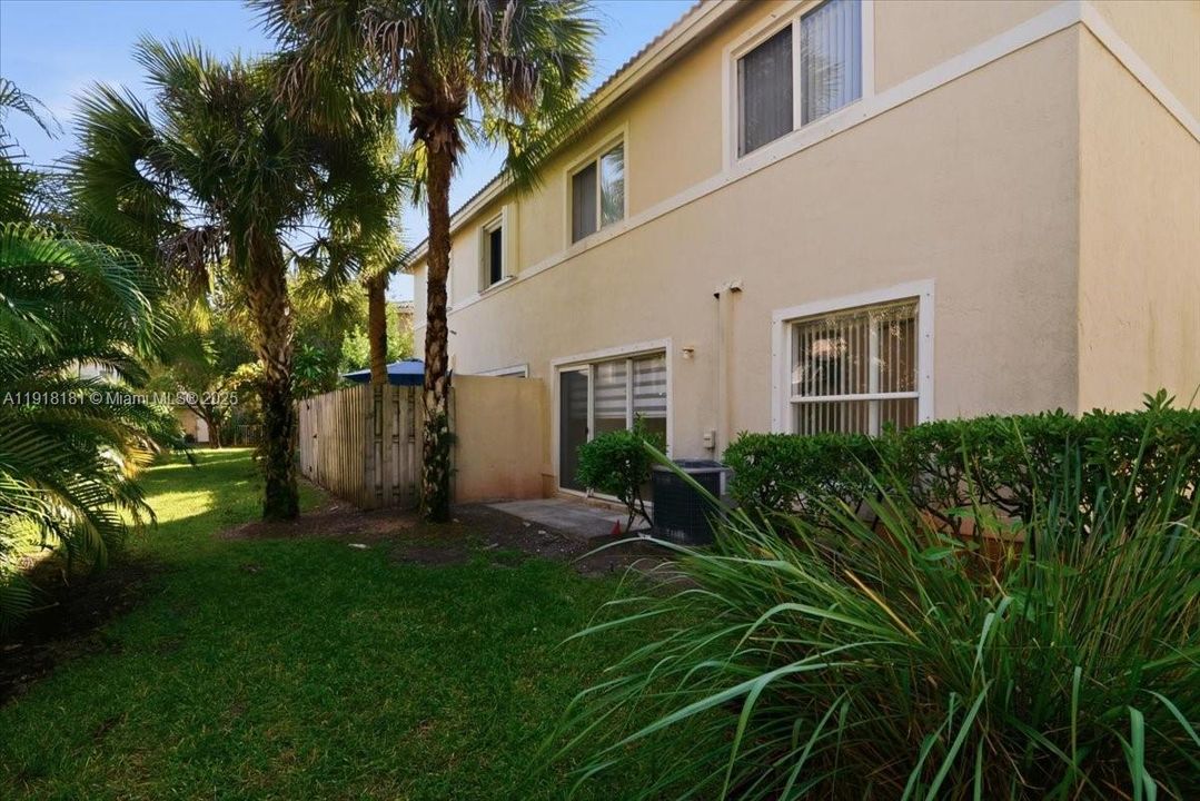 For Rent: $3,200 (3 beds, 2 baths, 1368 Square Feet)