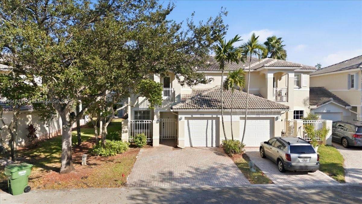 For Rent: $3,200 (3 beds, 2 baths, 1368 Square Feet)