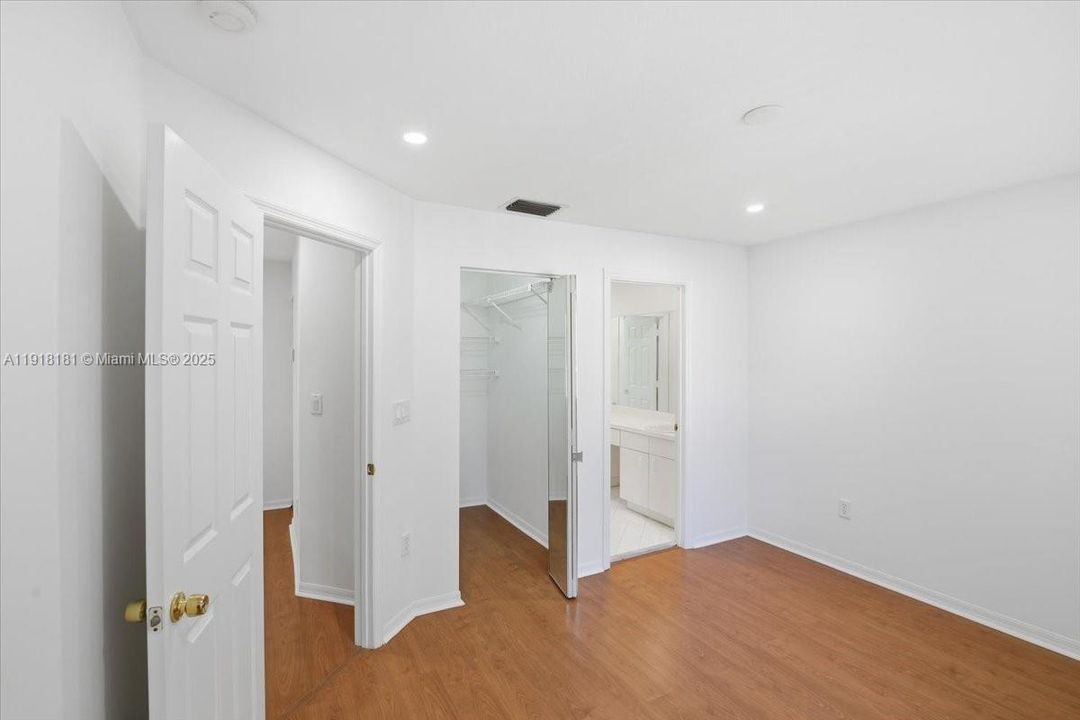 For Rent: $3,200 (3 beds, 2 baths, 1368 Square Feet)