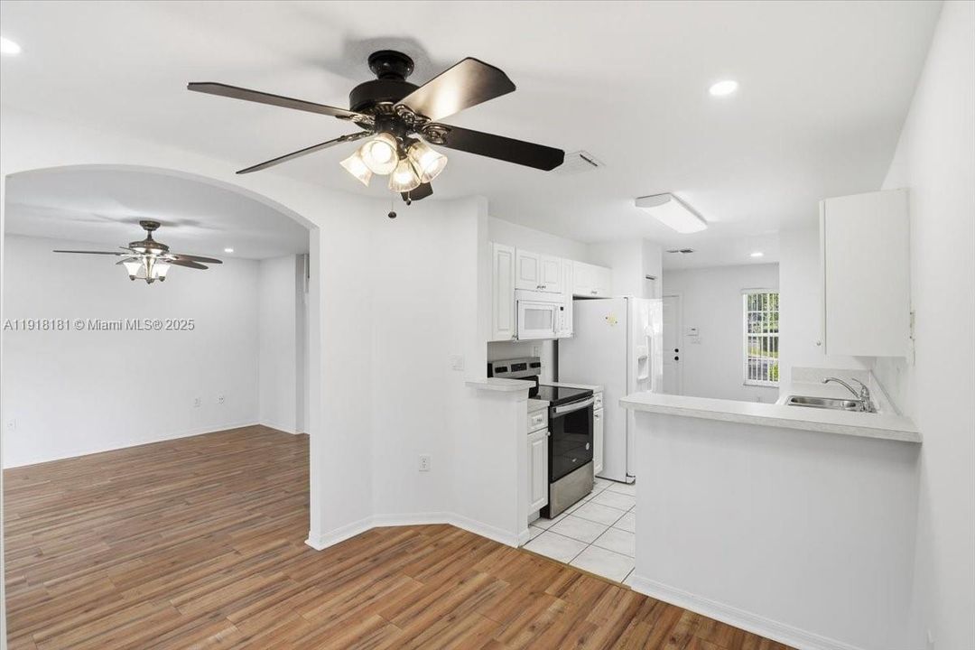 For Rent: $3,200 (3 beds, 2 baths, 1368 Square Feet)