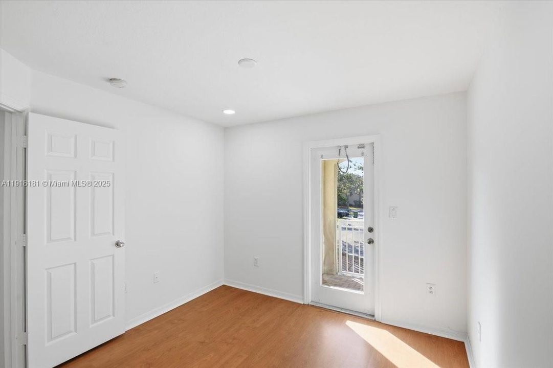 For Rent: $3,200 (3 beds, 2 baths, 1368 Square Feet)