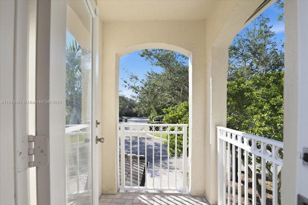 For Rent: $3,200 (3 beds, 2 baths, 1368 Square Feet)