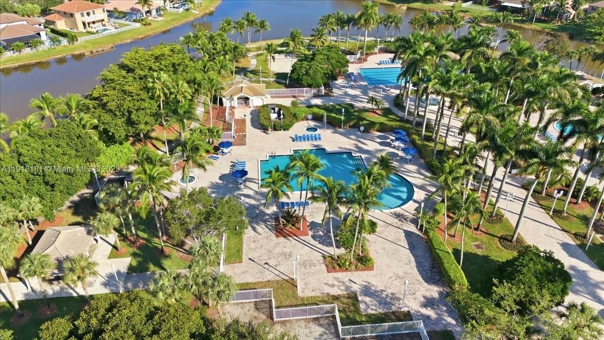 For Rent: $3,200 (3 beds, 2 baths, 1368 Square Feet)