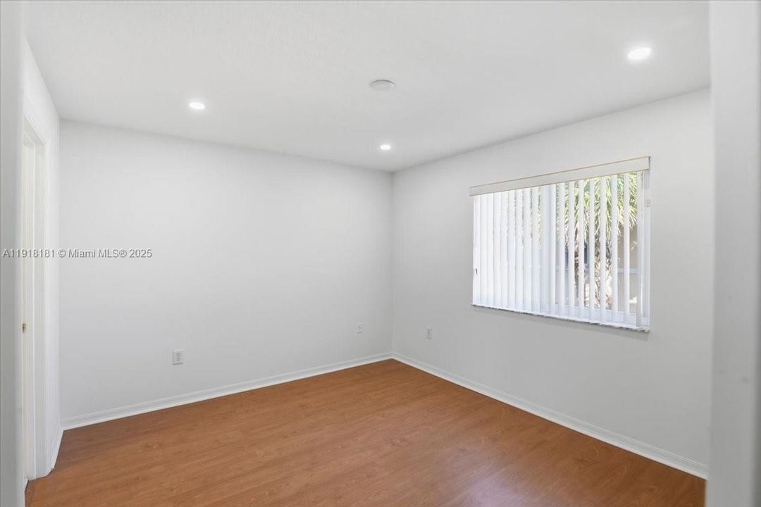 For Rent: $3,200 (3 beds, 2 baths, 1368 Square Feet)