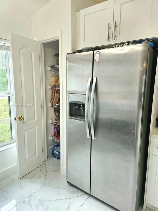 For Sale: $329,995 (3 beds, 2 baths, 1274 Square Feet)